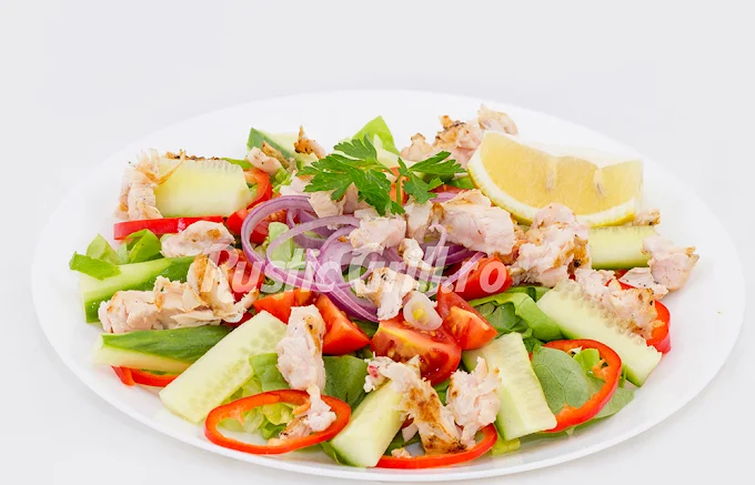 Salată de pui